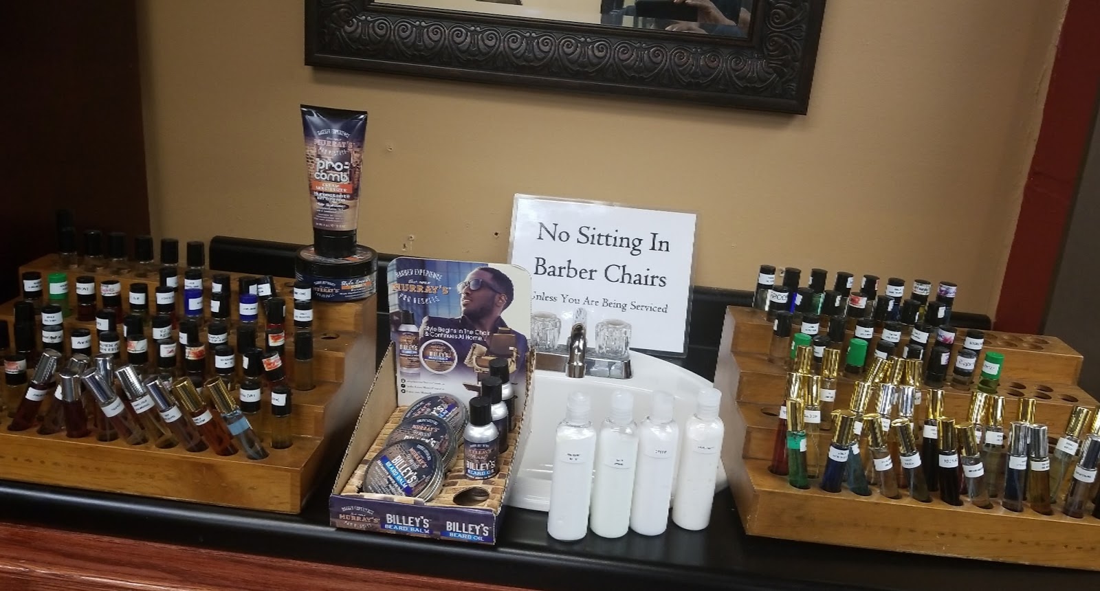 Master Cutz signage